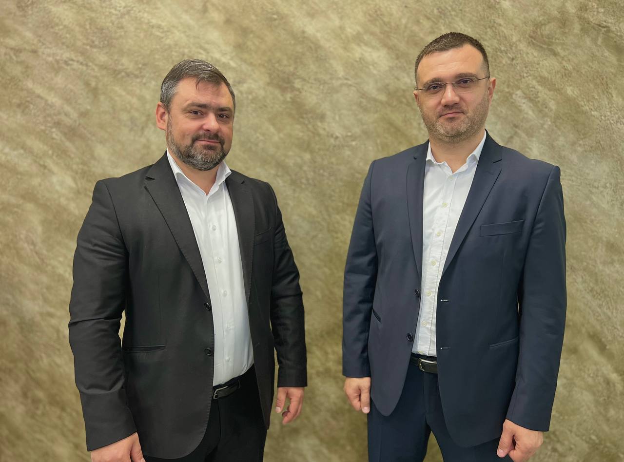 Denis Buța și Sergiu Dodon - Echipa AVO.md